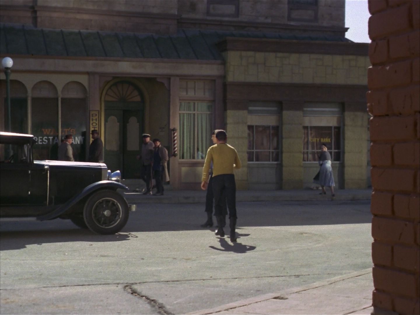 ariane179254_StarTrek_1x28_TheCityOnTheEdgeOfForever_0995.jpg
