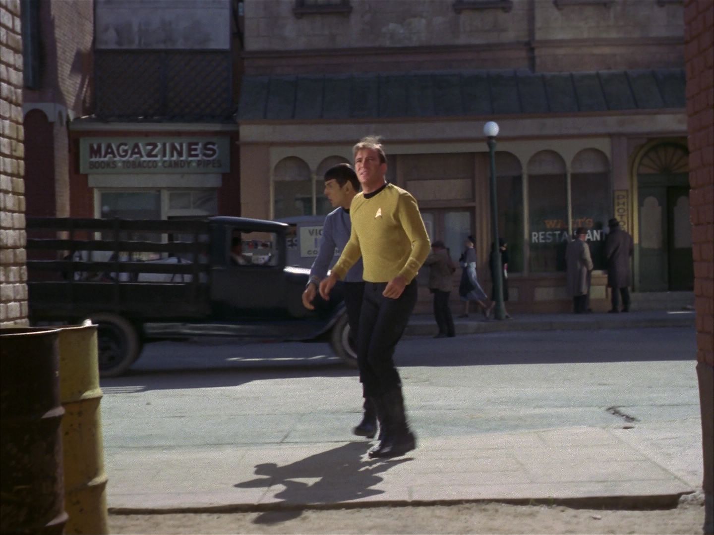 ariane179254_StarTrek_1x28_TheCityOnTheEdgeOfForever_1004.jpg