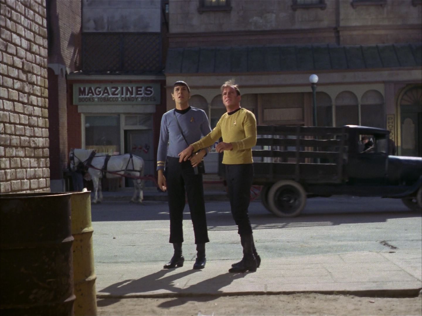 ariane179254_StarTrek_1x28_TheCityOnTheEdgeOfForever_1006.jpg