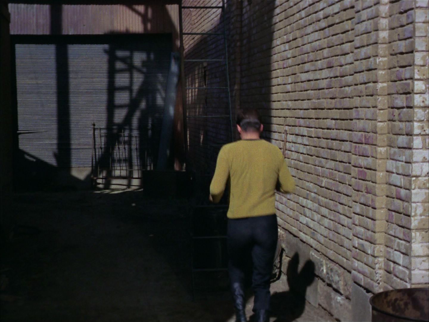 ariane179254_StarTrek_1x28_TheCityOnTheEdgeOfForever_1021.jpg