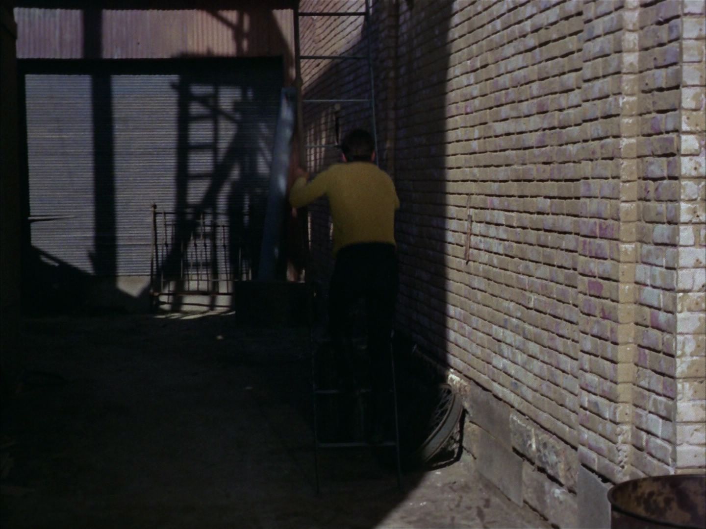 ariane179254_StarTrek_1x28_TheCityOnTheEdgeOfForever_1022.jpg