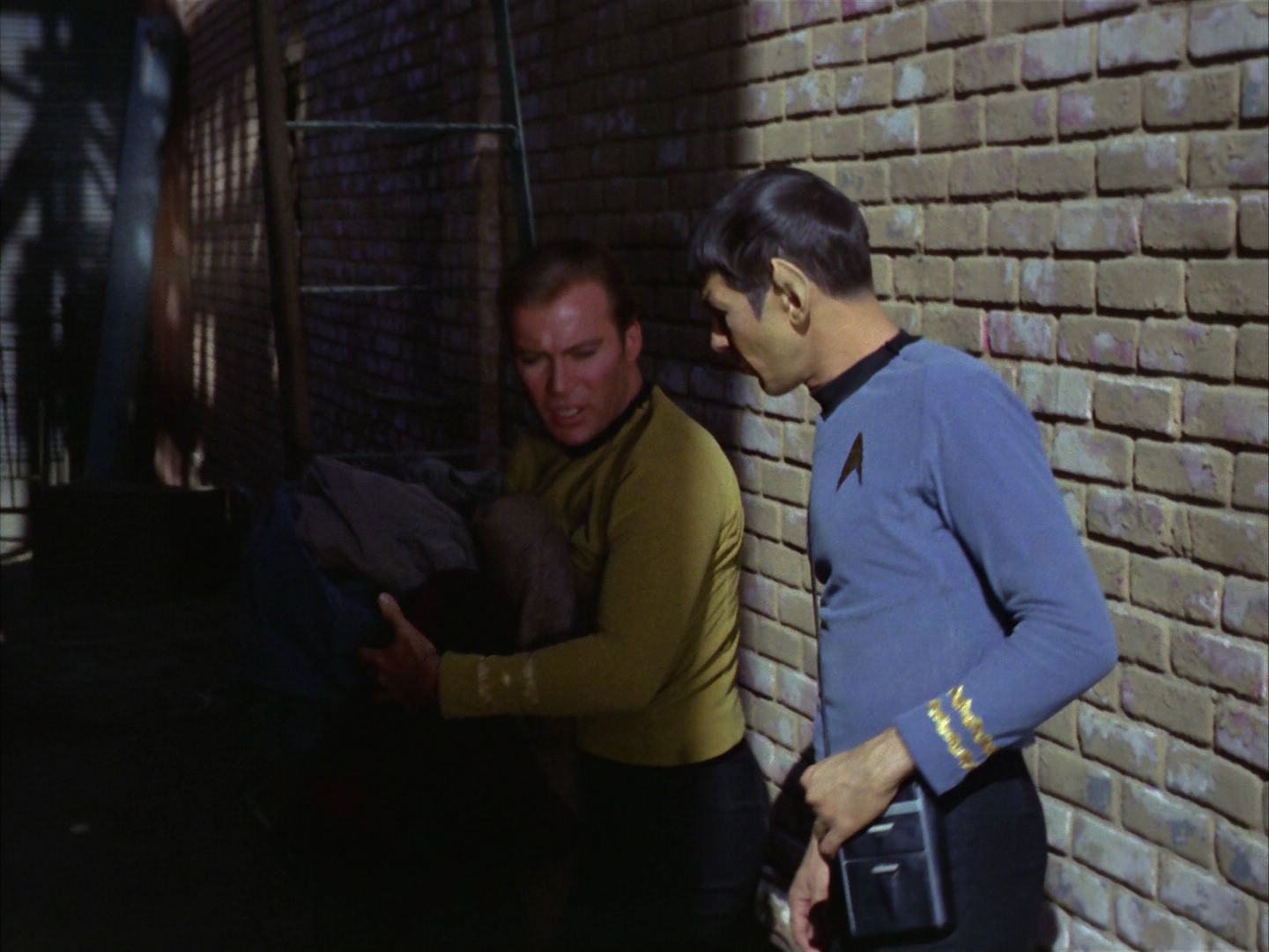 ariane179254_StarTrek_1x28_TheCityOnTheEdgeOfForever_1047.jpg