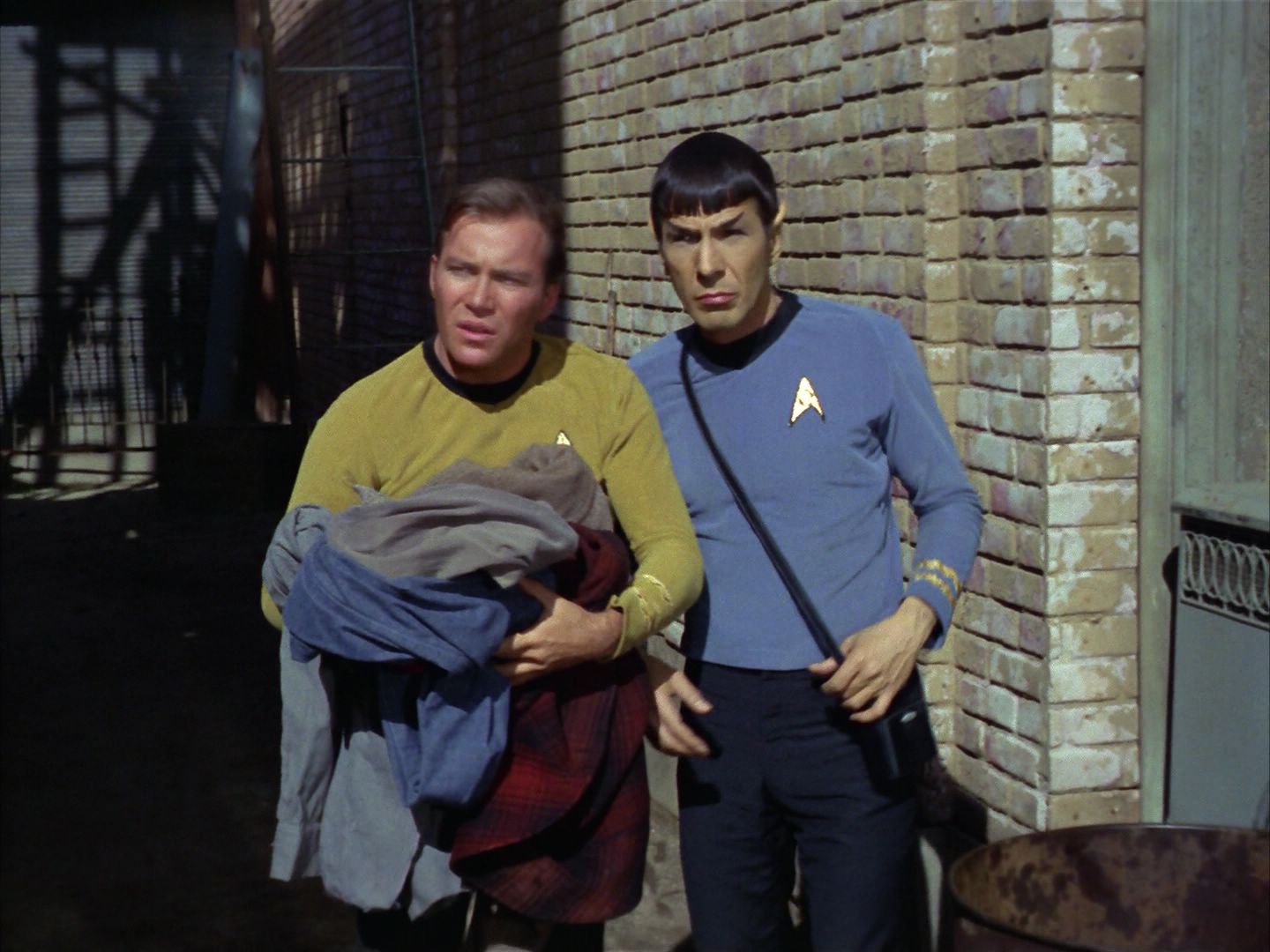 ariane179254_StarTrek_1x28_TheCityOnTheEdgeOfForever_1052.jpg