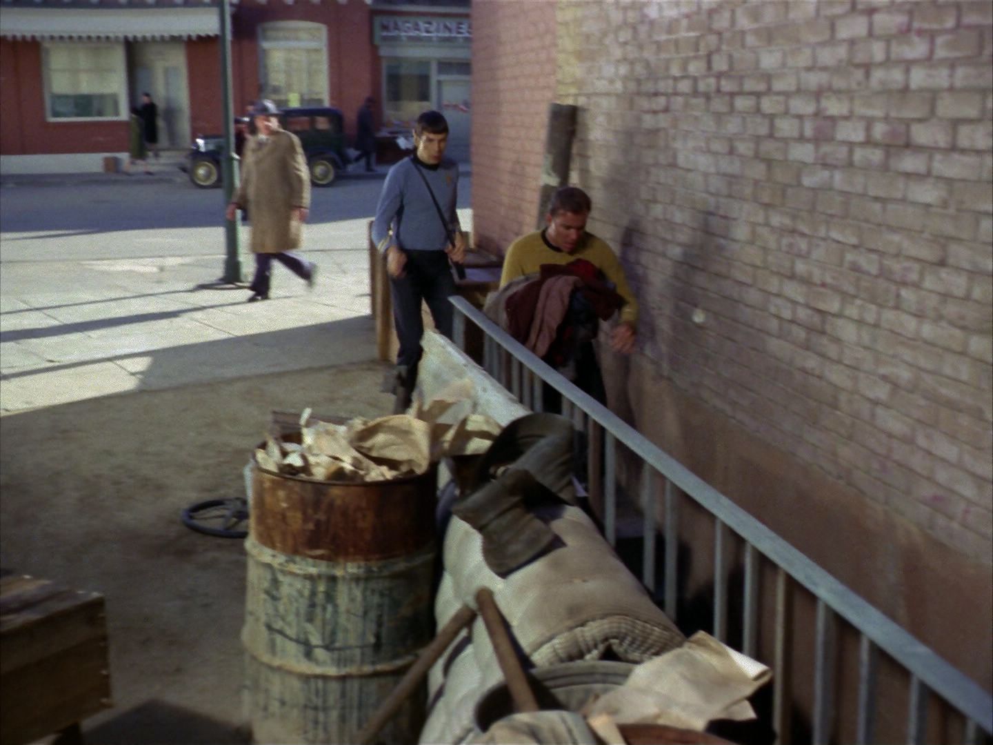 ariane179254_StarTrek_1x28_TheCityOnTheEdgeOfForever_1151.jpg
