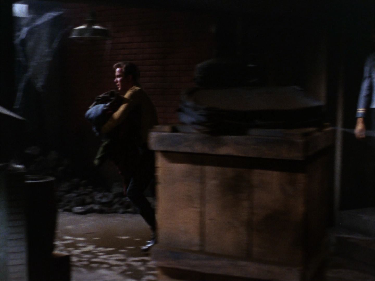 ariane179254_StarTrek_1x28_TheCityOnTheEdgeOfForever_1163.jpg