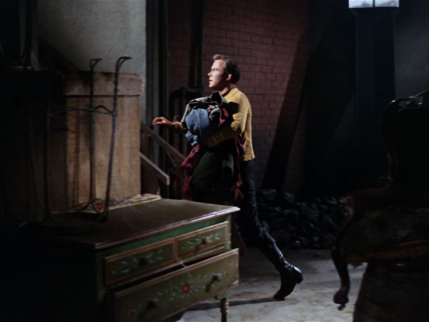 ariane179254_StarTrek_1x28_TheCityOnTheEdgeOfForever_1165.jpg