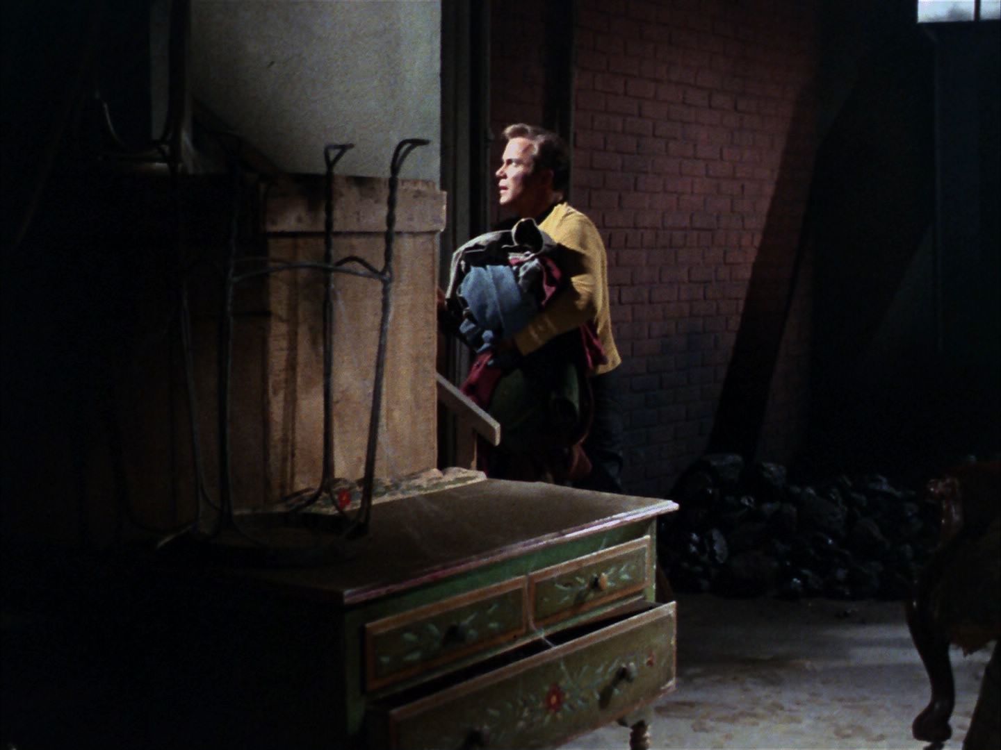 ariane179254_StarTrek_1x28_TheCityOnTheEdgeOfForever_1166.jpg