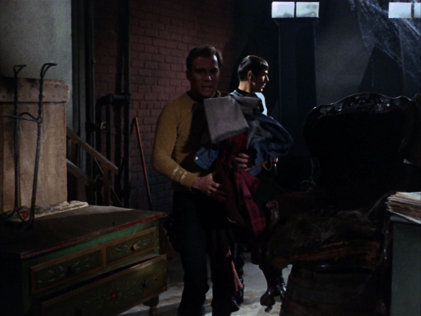 ariane179254_StarTrek_1x28_TheCityOnTheEdgeOfForever_1171.jpg