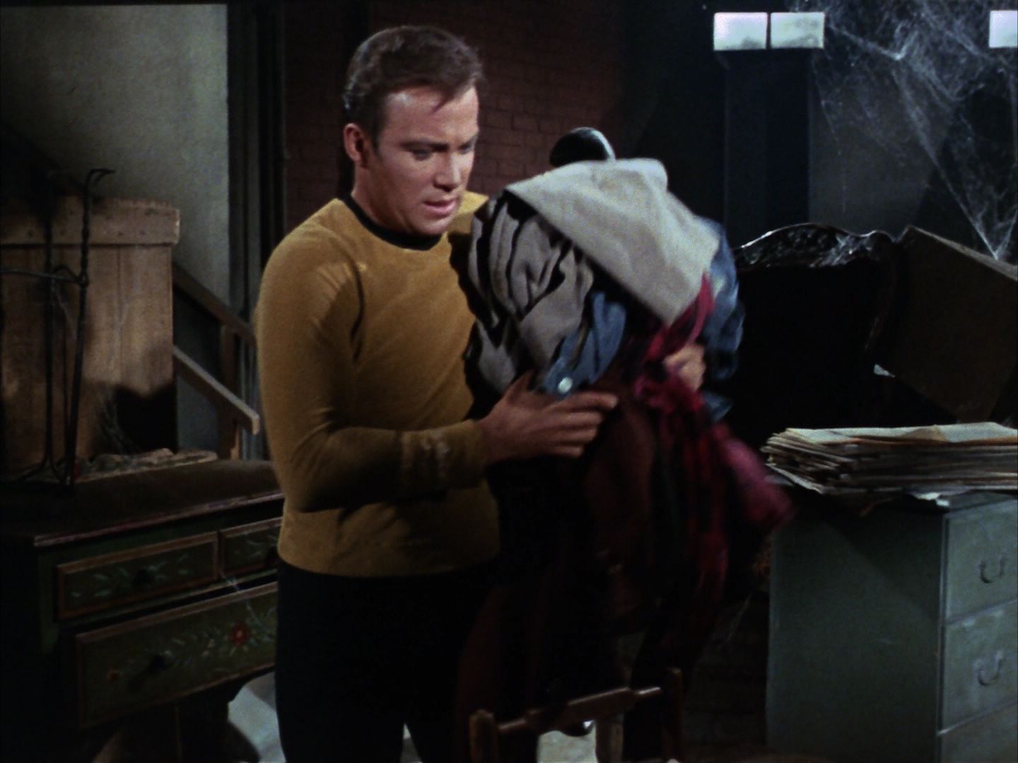 ariane179254_StarTrek_1x28_TheCityOnTheEdgeOfForever_1173.jpg