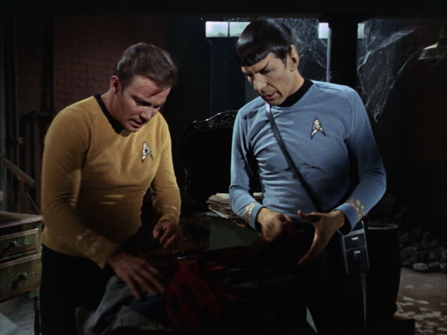 ariane179254_StarTrek_1x28_TheCityOnTheEdgeOfForever_1179.jpg