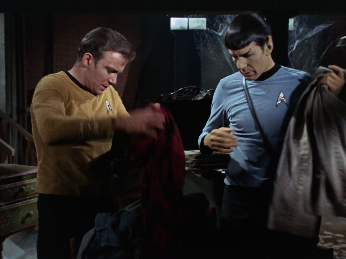 ariane179254_StarTrek_1x28_TheCityOnTheEdgeOfForever_1181.jpg