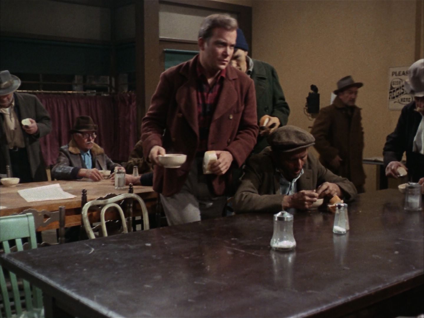 ariane179254_StarTrek_1x28_TheCityOnTheEdgeOfForever_1393.jpg