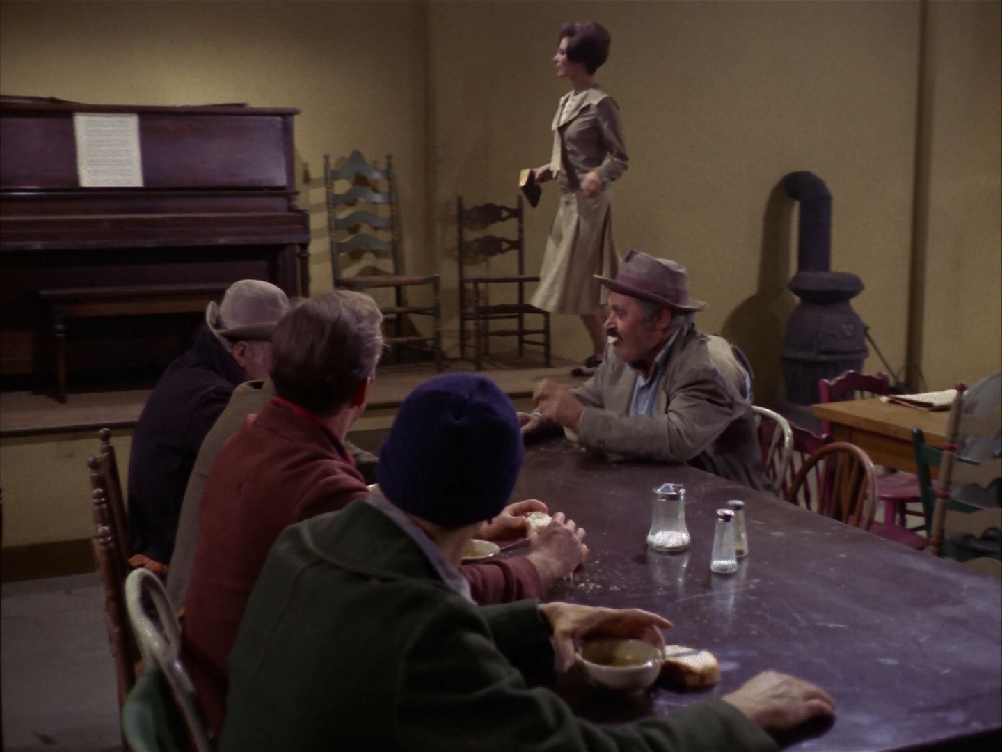 ariane179254_StarTrek_1x28_TheCityOnTheEdgeOfForever_1410.jpg