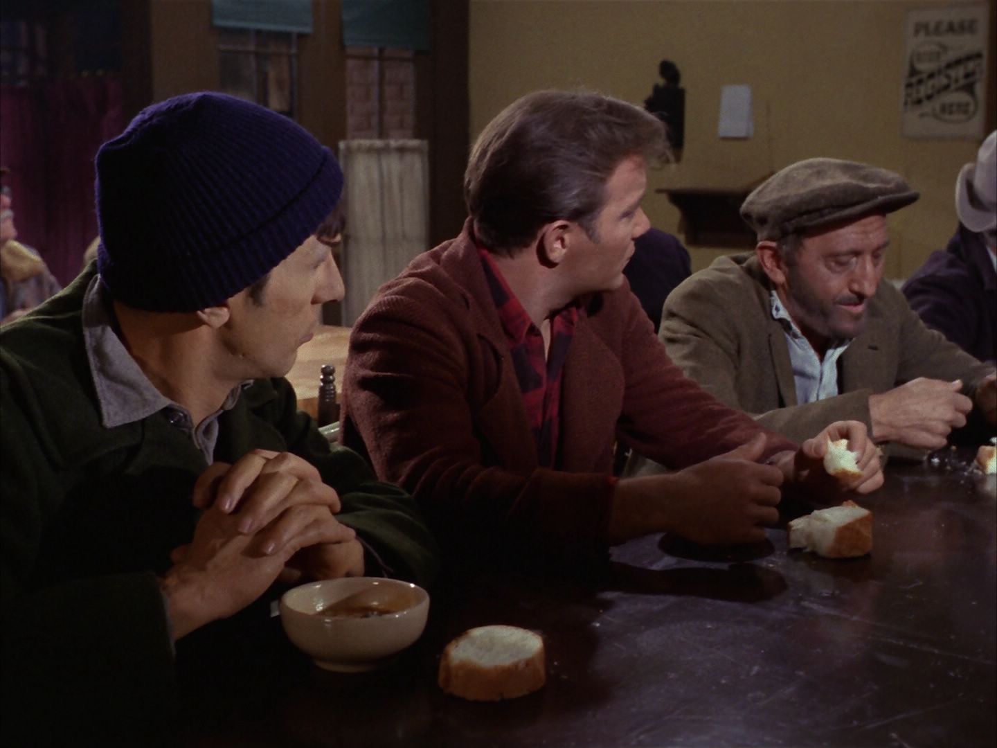 ariane179254_StarTrek_1x28_TheCityOnTheEdgeOfForever_1428.jpg