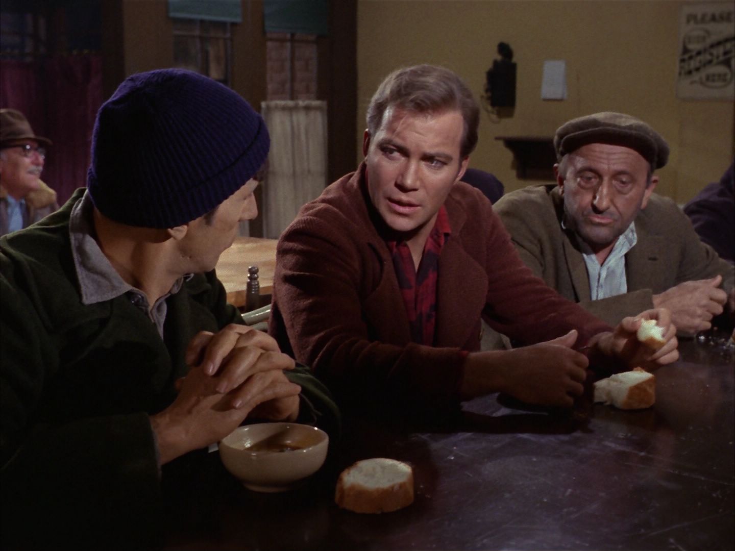 ariane179254_StarTrek_1x28_TheCityOnTheEdgeOfForever_1439.jpg