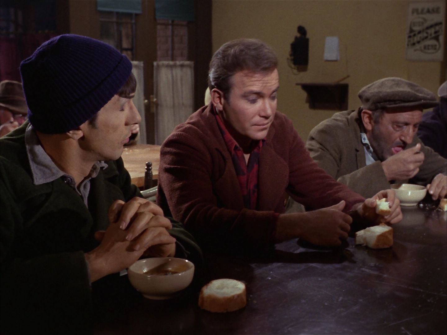 ariane179254_StarTrek_1x28_TheCityOnTheEdgeOfForever_1444.jpg