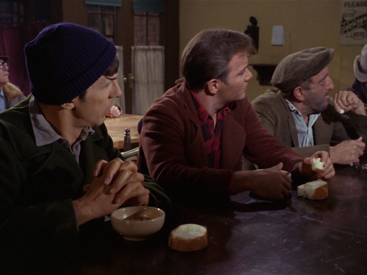 ariane179254_StarTrek_1x28_TheCityOnTheEdgeOfForever_1465.jpg