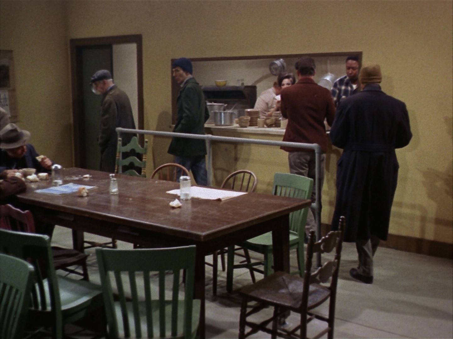 ariane179254_StarTrek_1x28_TheCityOnTheEdgeOfForever_1544.jpg