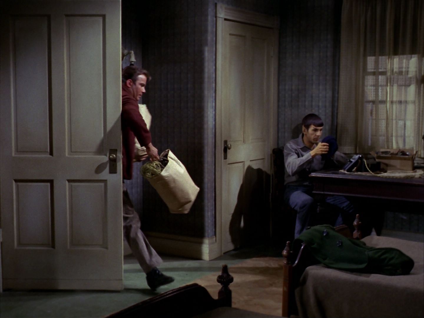 ariane179254_StarTrek_1x28_TheCityOnTheEdgeOfForever_1626.jpg