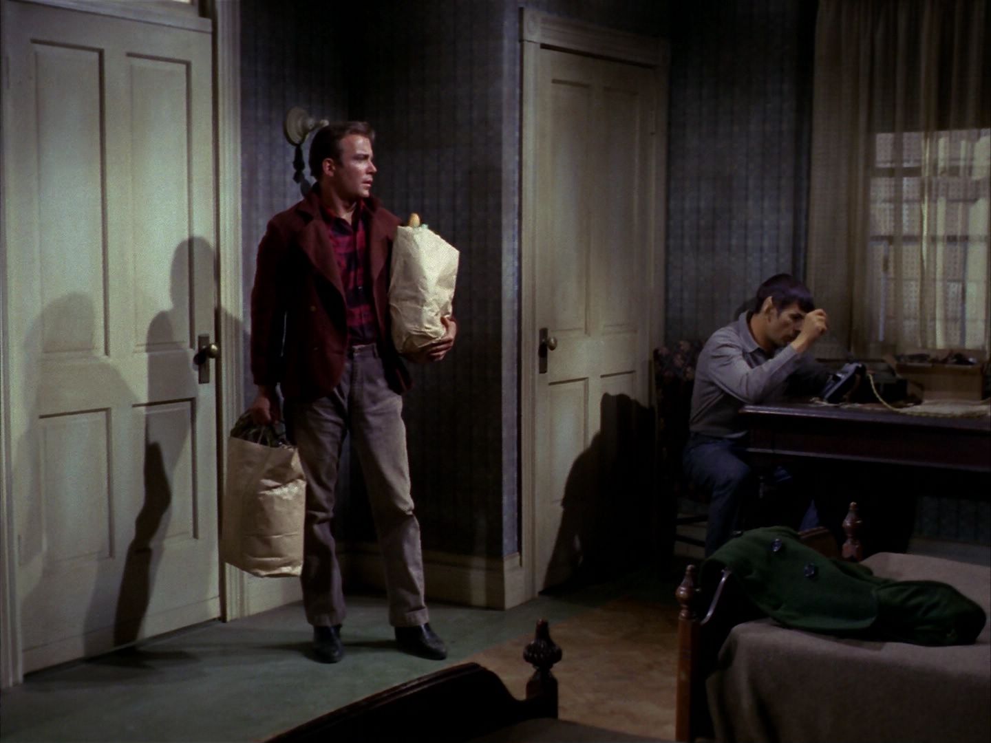 ariane179254_StarTrek_1x28_TheCityOnTheEdgeOfForever_1629.jpg