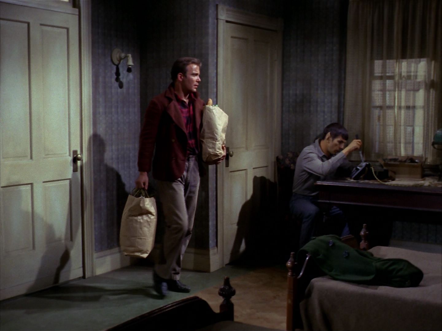 ariane179254_StarTrek_1x28_TheCityOnTheEdgeOfForever_1630.jpg