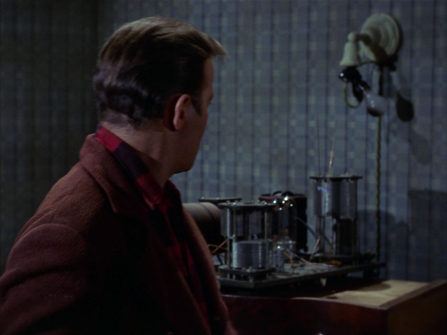 ariane179254_StarTrek_1x28_TheCityOnTheEdgeOfForever_1634.jpg