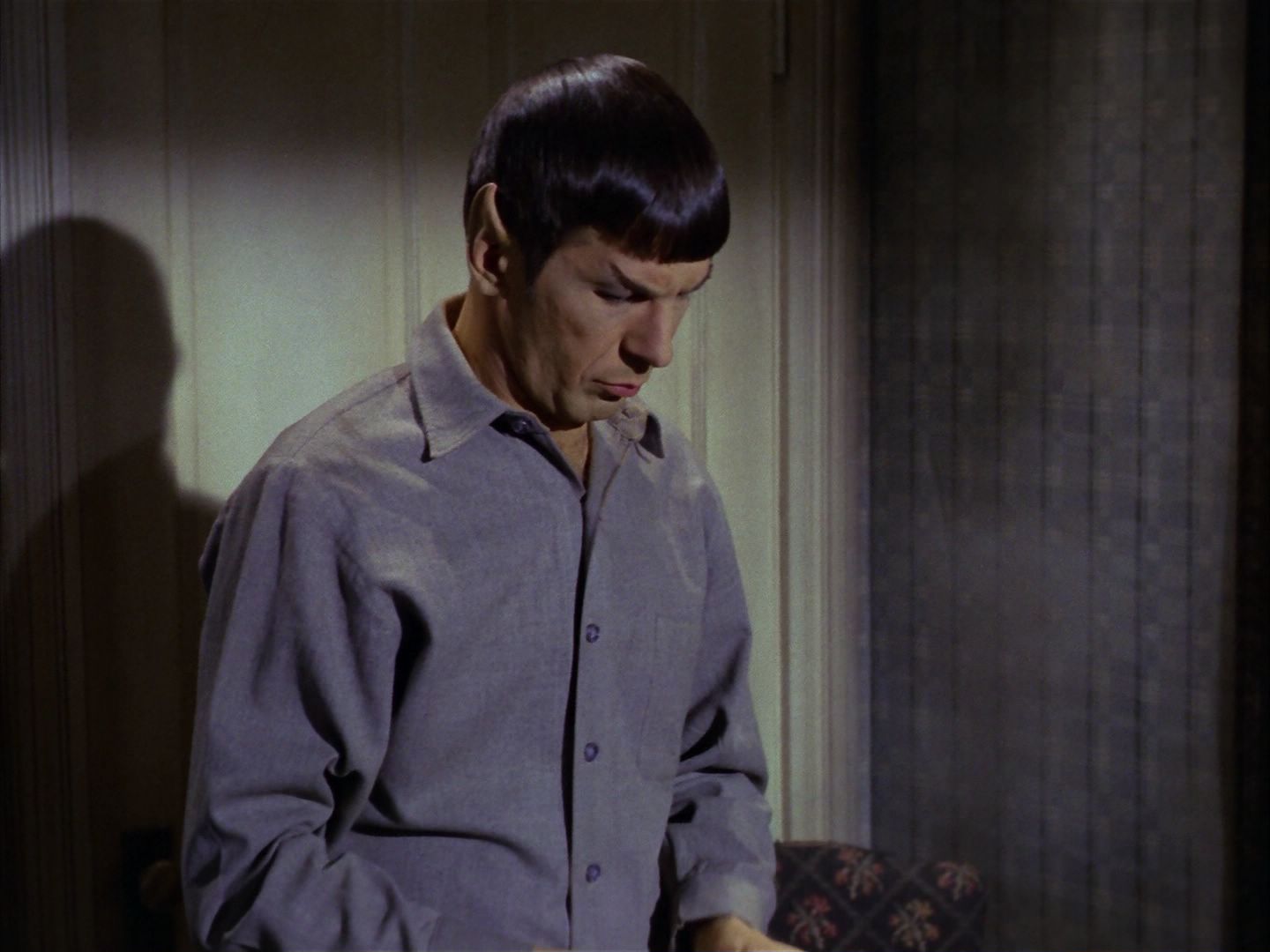 ariane179254_StarTrek_1x28_TheCityOnTheEdgeOfForever_1667.jpg