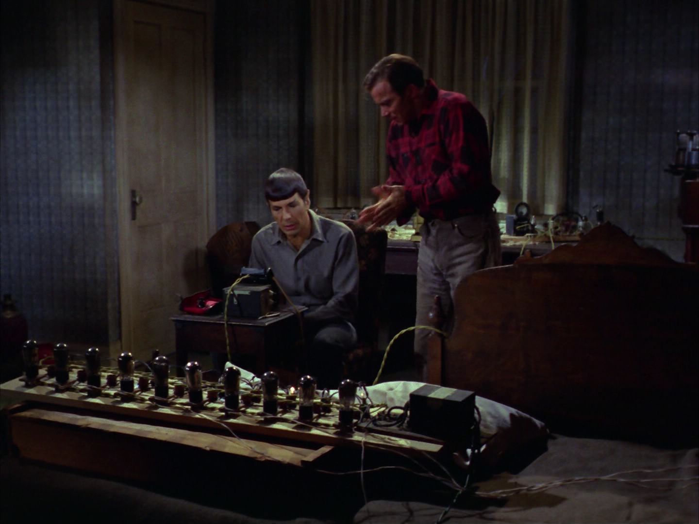 ariane179254_StarTrek_1x28_TheCityOnTheEdgeOfForever_2036.jpg
