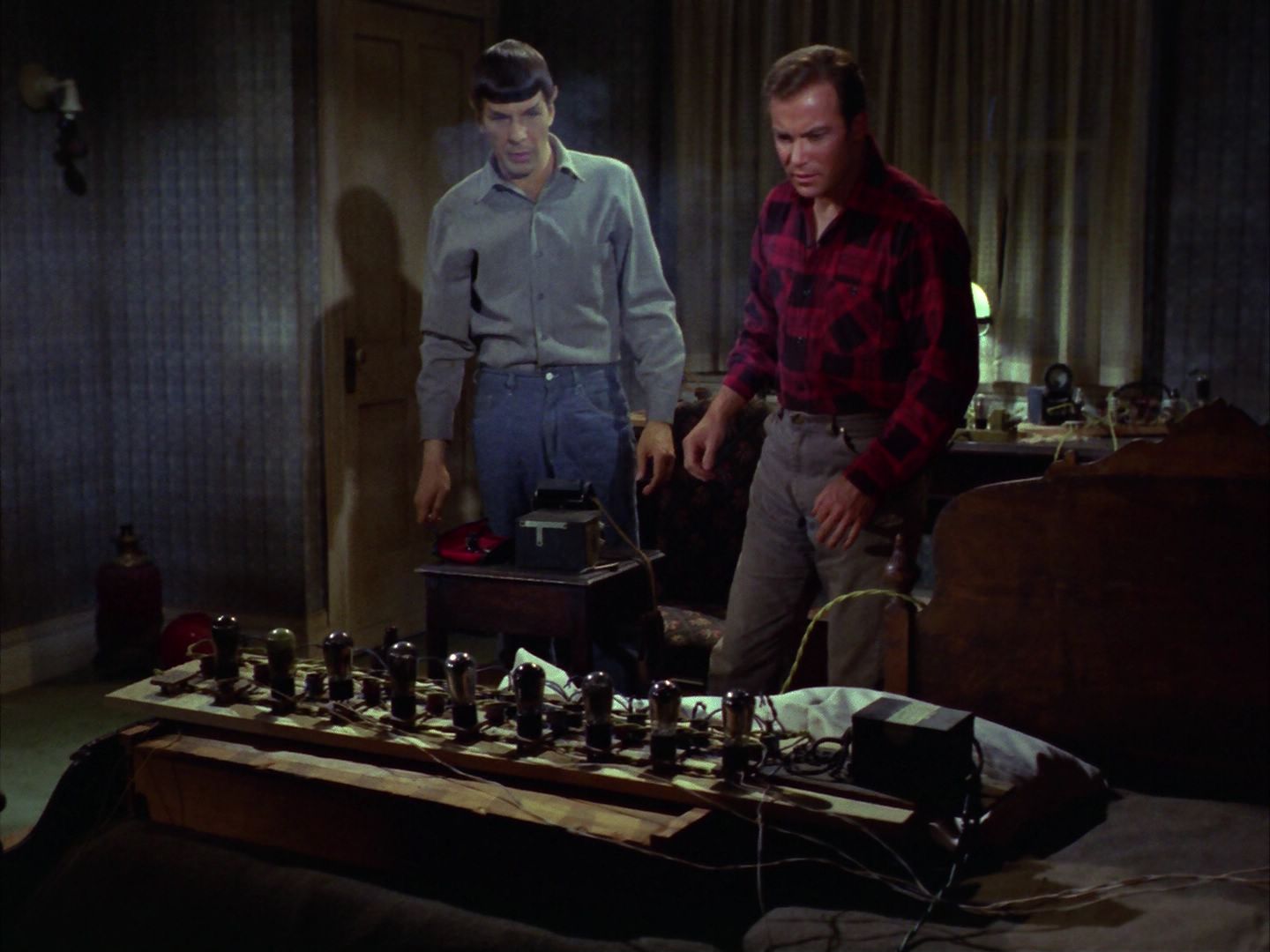 ariane179254_StarTrek_1x28_TheCityOnTheEdgeOfForever_2092.jpg
