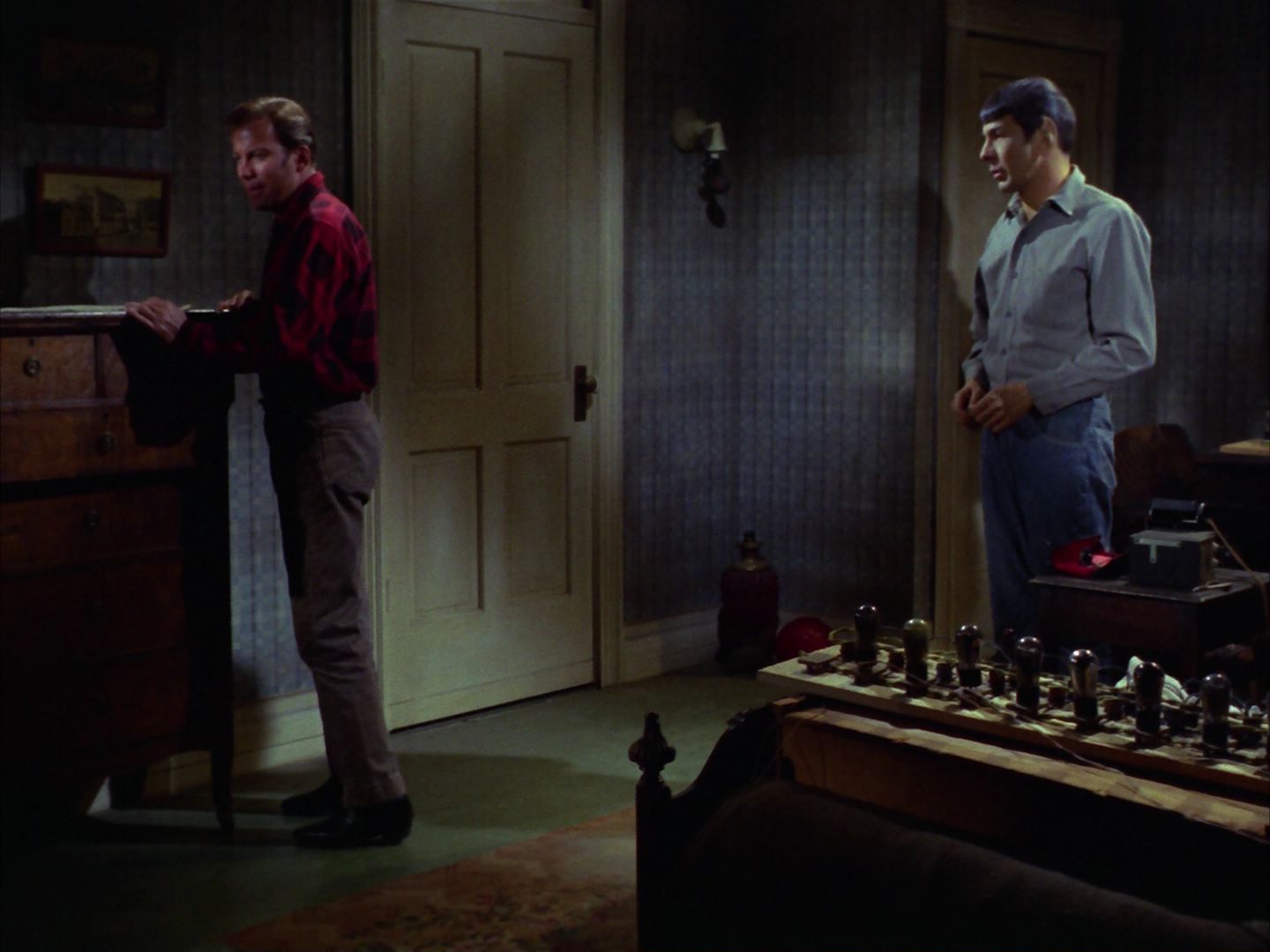 ariane179254_StarTrek_1x28_TheCityOnTheEdgeOfForever_2104.jpg