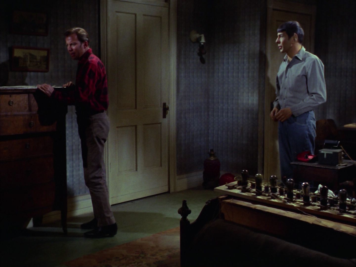 ariane179254_StarTrek_1x28_TheCityOnTheEdgeOfForever_2107.jpg
