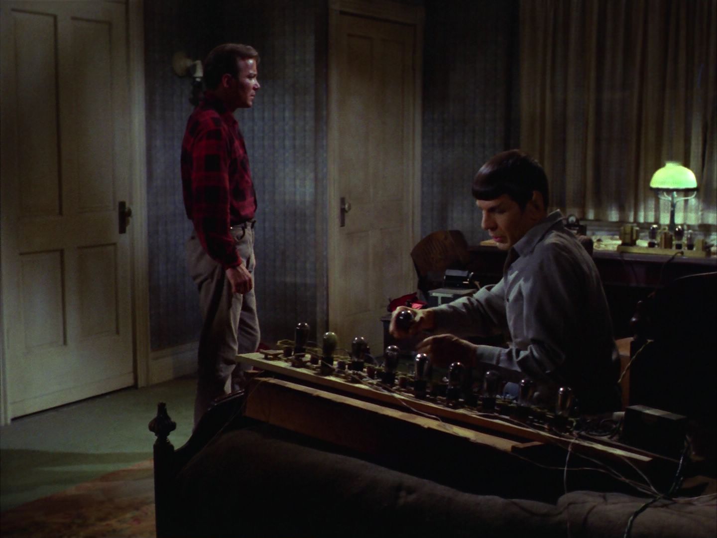 ariane179254_StarTrek_1x28_TheCityOnTheEdgeOfForever_2148.jpg