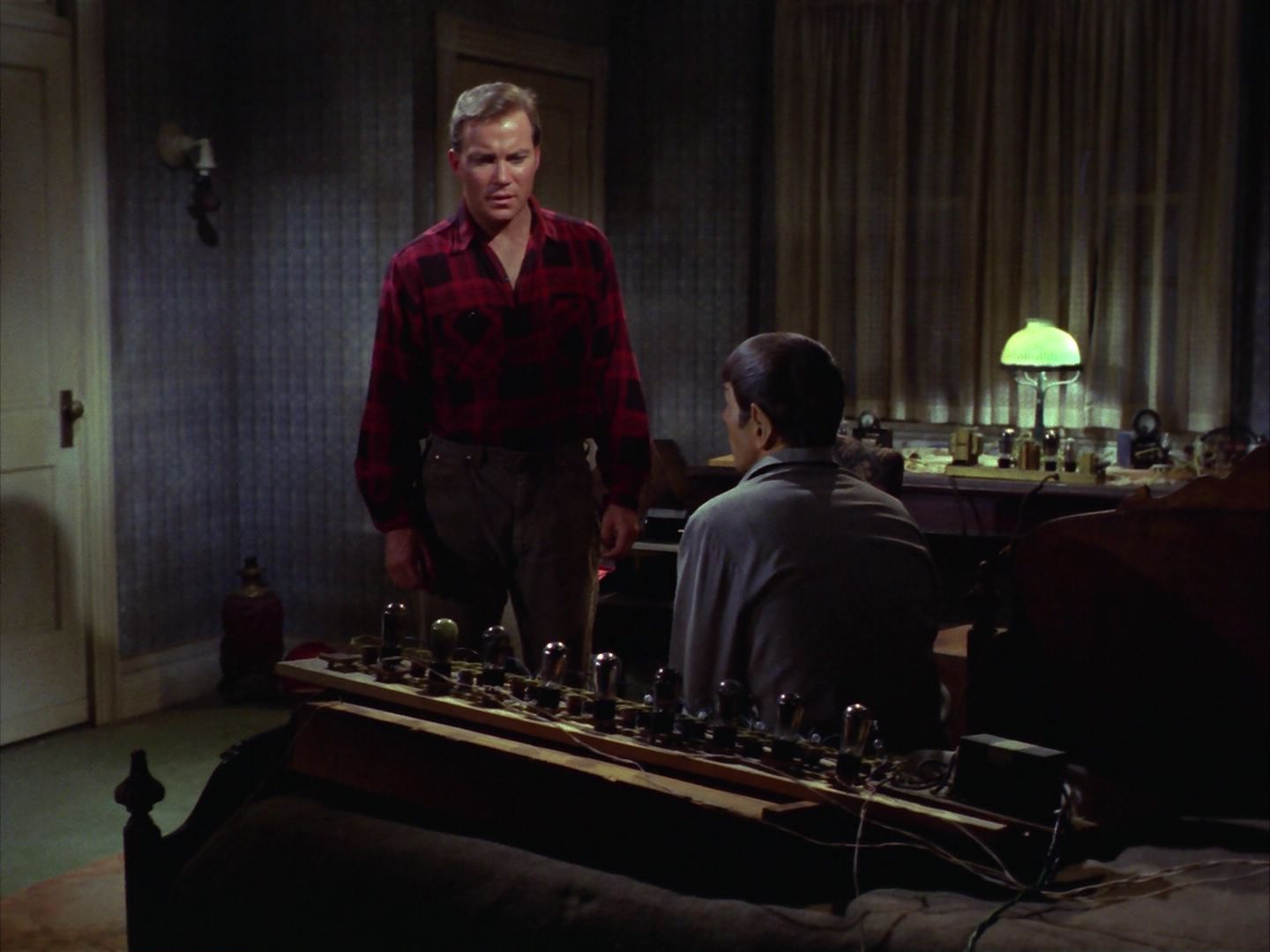 ariane179254_StarTrek_1x28_TheCityOnTheEdgeOfForever_2182.jpg