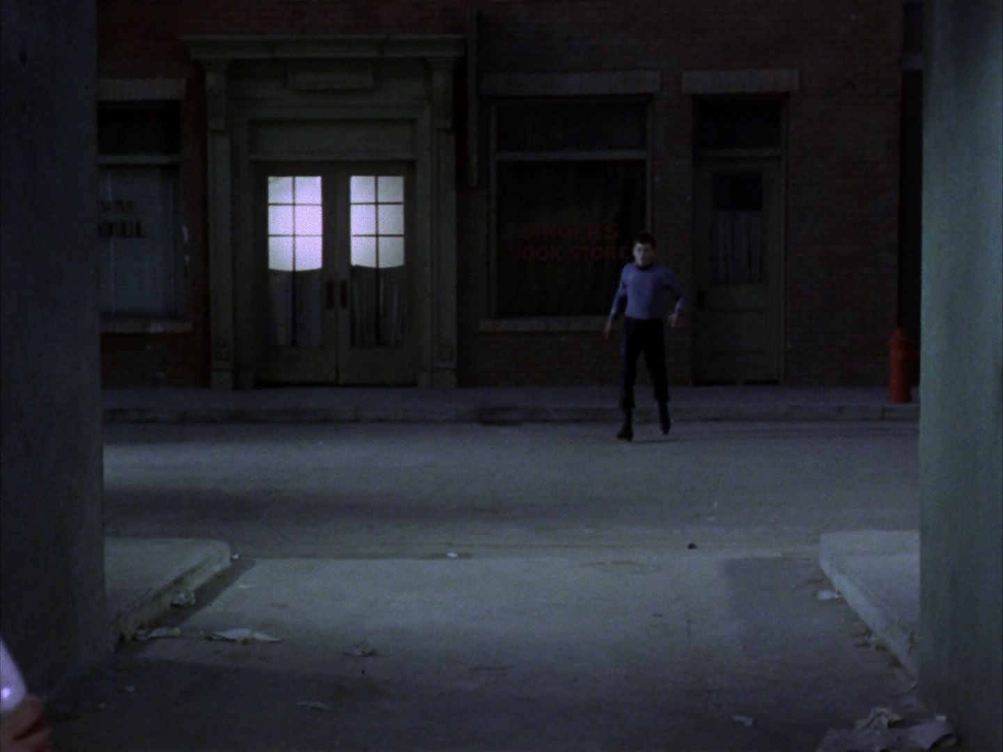 ariane179254_StarTrek_1x28_TheCityOnTheEdgeOfForever_2245.jpg