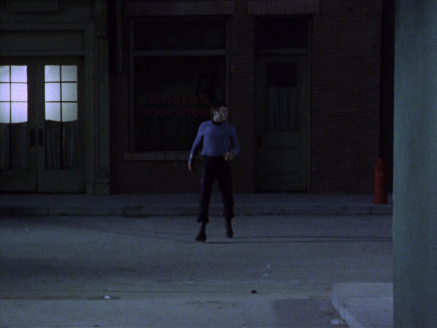 ariane179254_StarTrek_1x28_TheCityOnTheEdgeOfForever_2246.jpg