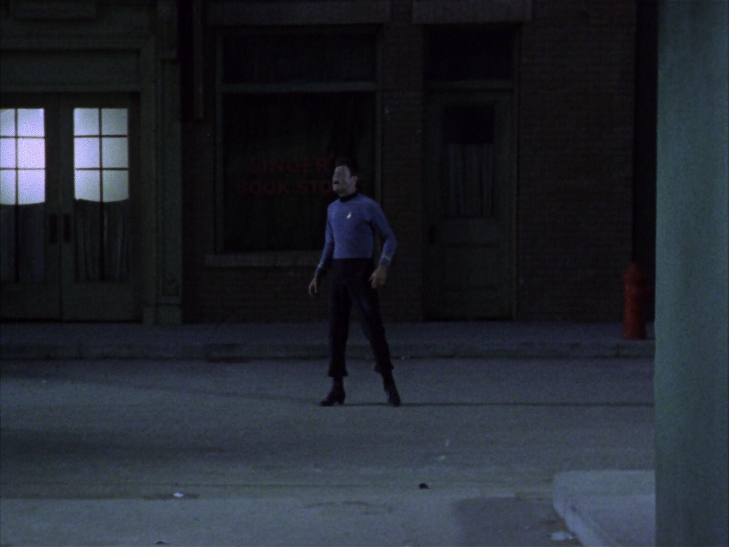 ariane179254_StarTrek_1x28_TheCityOnTheEdgeOfForever_2248.jpg