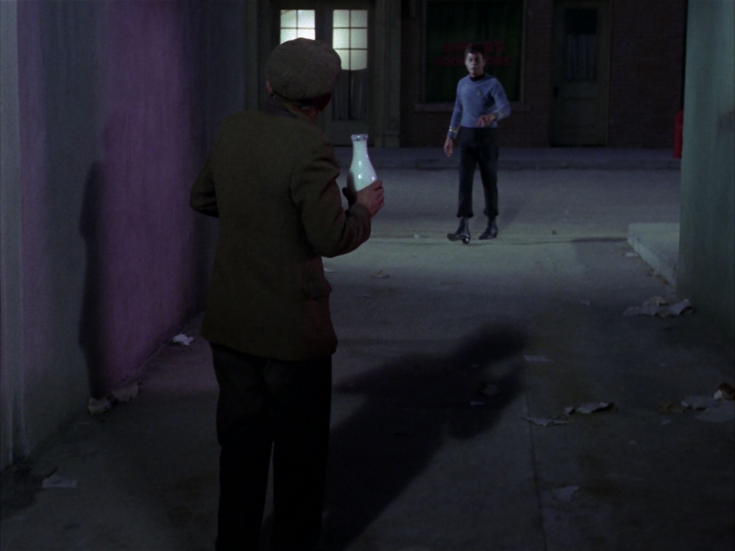 ariane179254_StarTrek_1x28_TheCityOnTheEdgeOfForever_2274.jpg