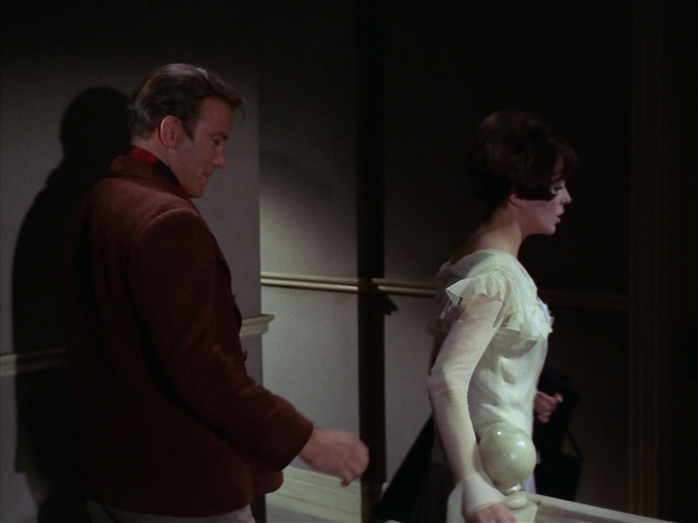 ariane179254_StarTrek_1x28_TheCityOnTheEdgeOfForever_2294.jpg