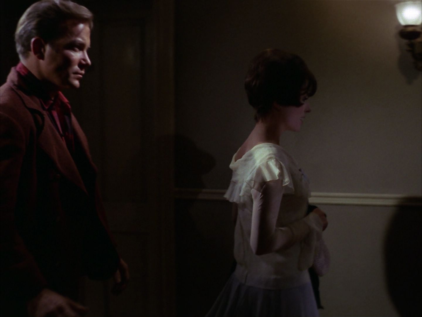 ariane179254_StarTrek_1x28_TheCityOnTheEdgeOfForever_2317.jpg