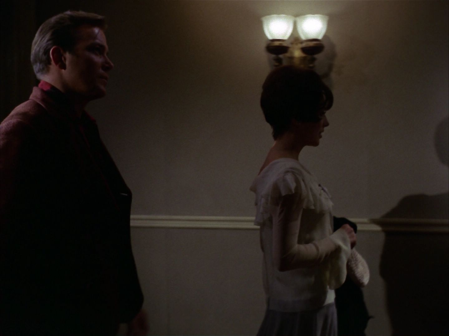 ariane179254_StarTrek_1x28_TheCityOnTheEdgeOfForever_2318.jpg