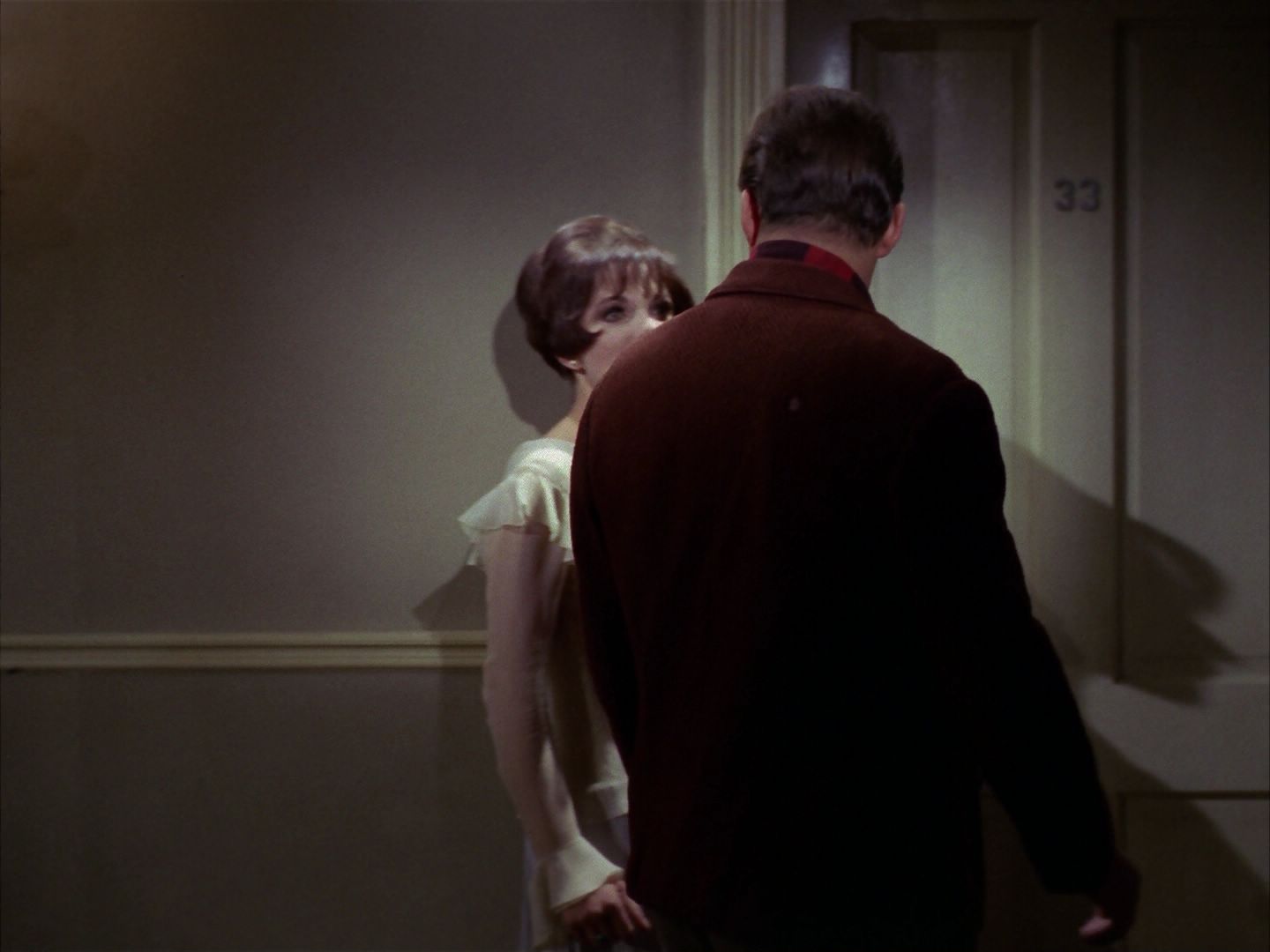 ariane179254_StarTrek_1x28_TheCityOnTheEdgeOfForever_2321.jpg