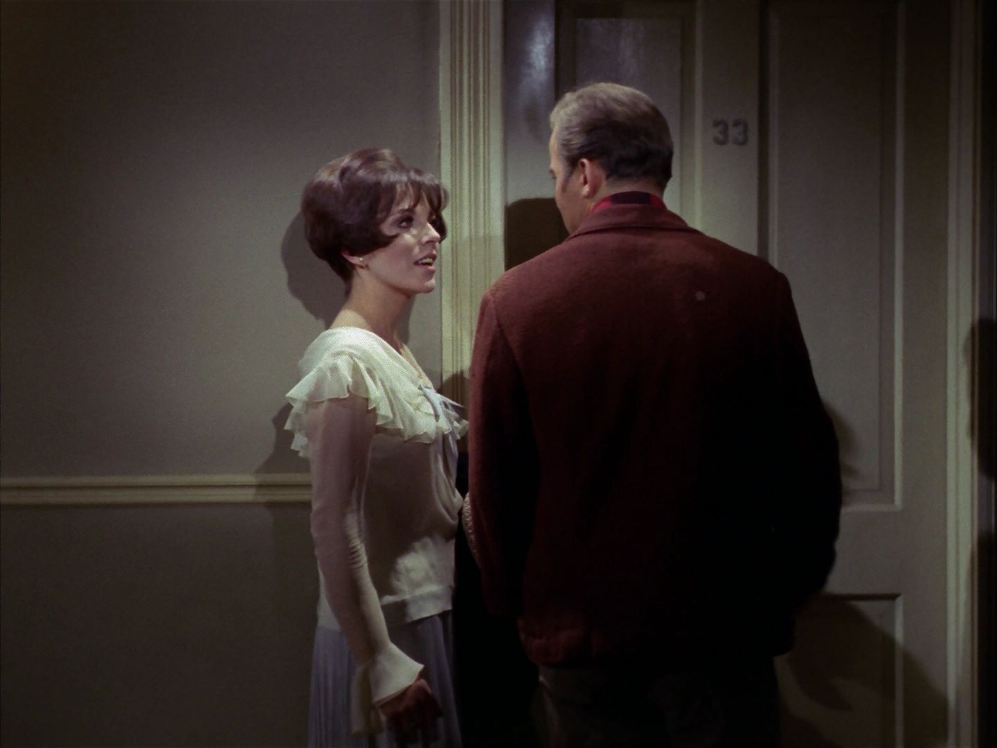 ariane179254_StarTrek_1x28_TheCityOnTheEdgeOfForever_2322.jpg
