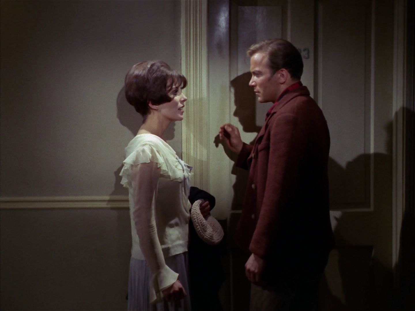 ariane179254_StarTrek_1x28_TheCityOnTheEdgeOfForever_2323.jpg