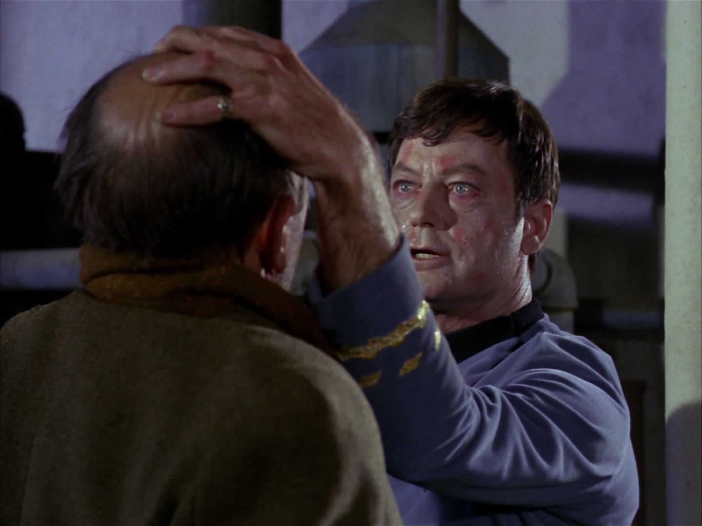 ariane179254_StarTrek_1x28_TheCityOnTheEdgeOfForever_2382.jpg