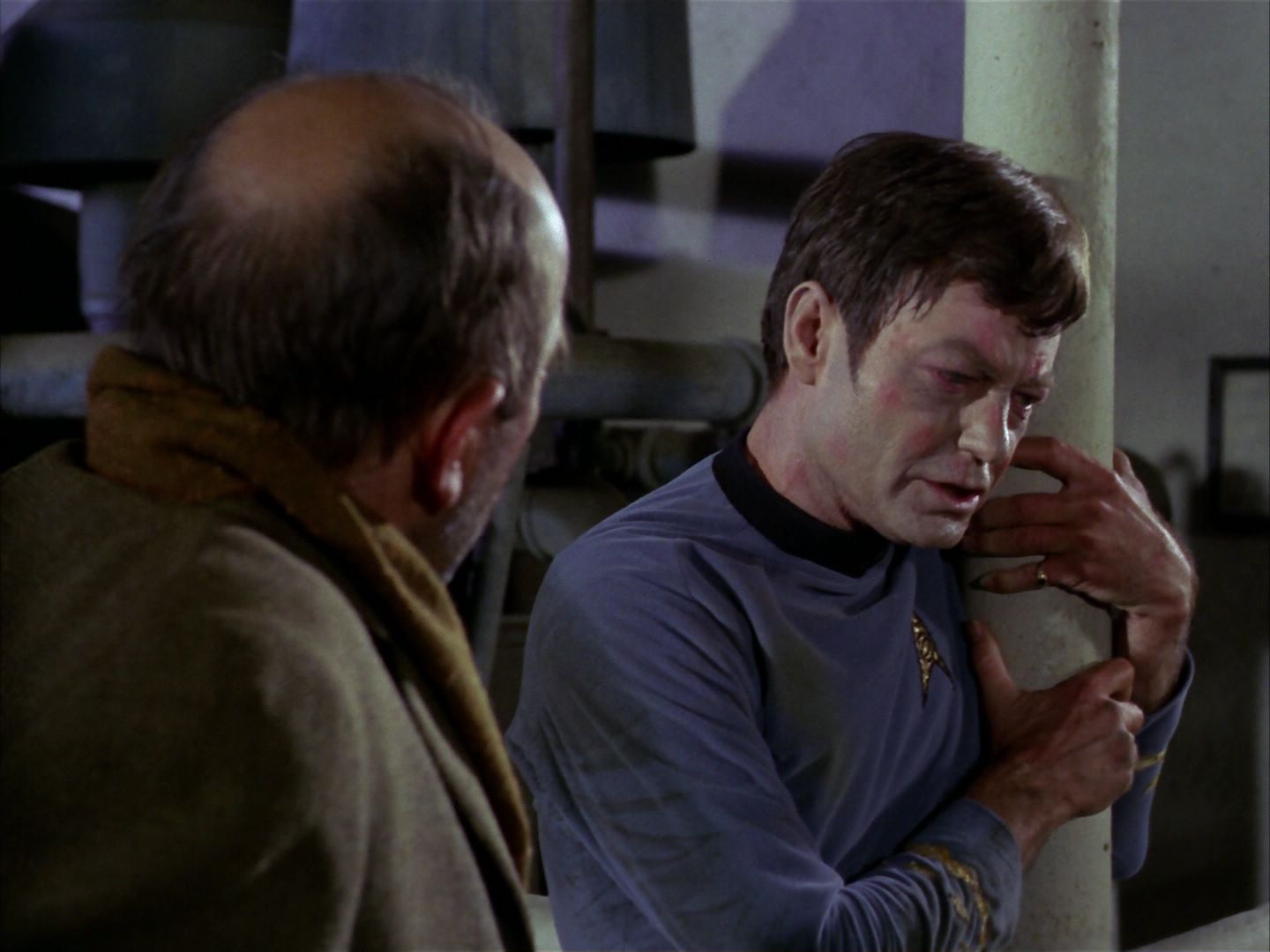 ariane179254_StarTrek_1x28_TheCityOnTheEdgeOfForever_2416.jpg