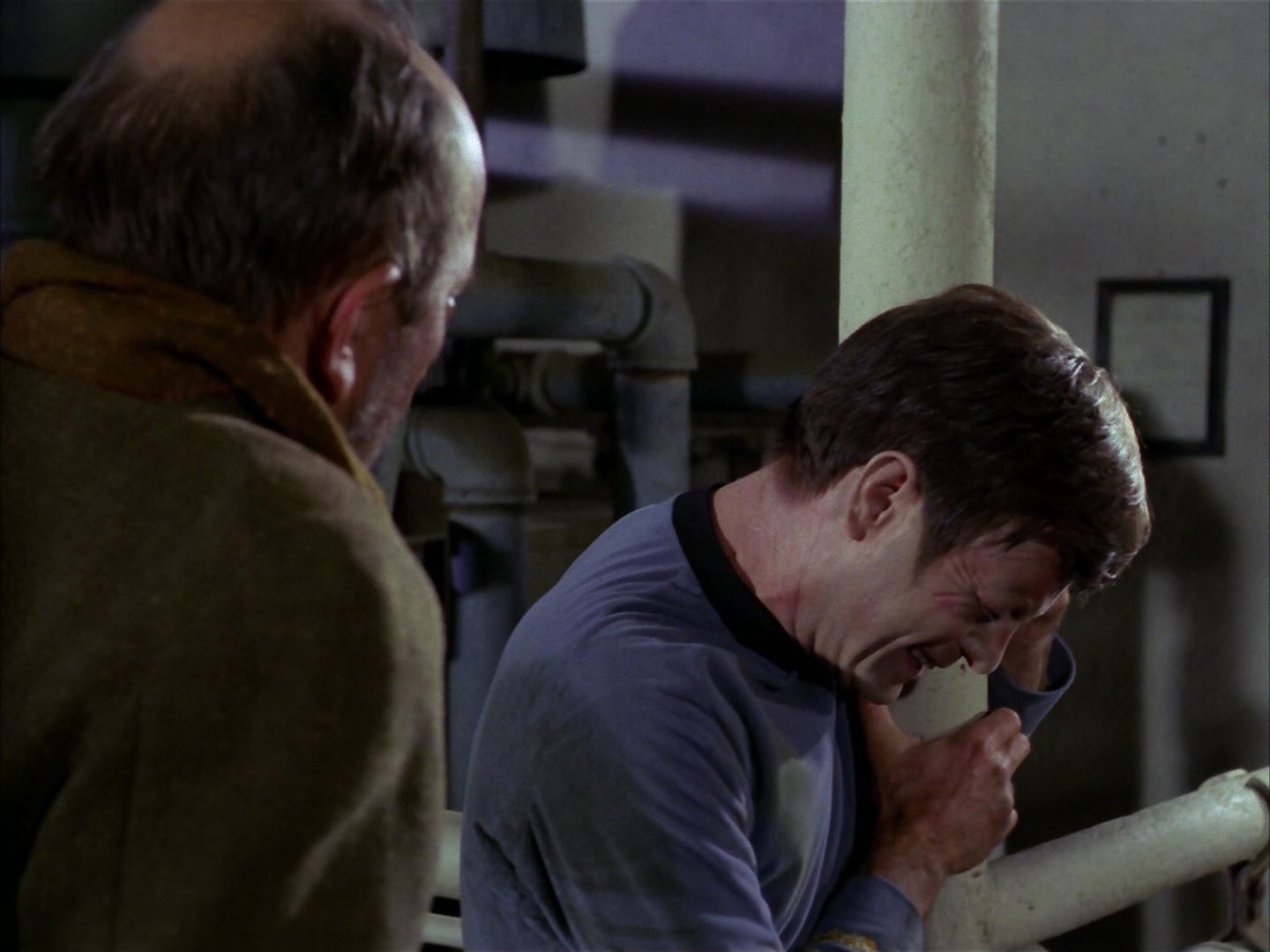 ariane179254_StarTrek_1x28_TheCityOnTheEdgeOfForever_2427.jpg