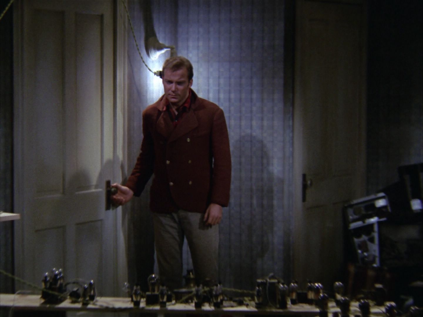 ariane179254_StarTrek_1x28_TheCityOnTheEdgeOfForever_2503.jpg
