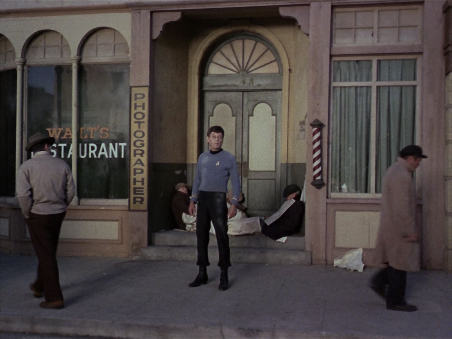 ariane179254_StarTrek_1x28_TheCityOnTheEdgeOfForever_2554.jpg