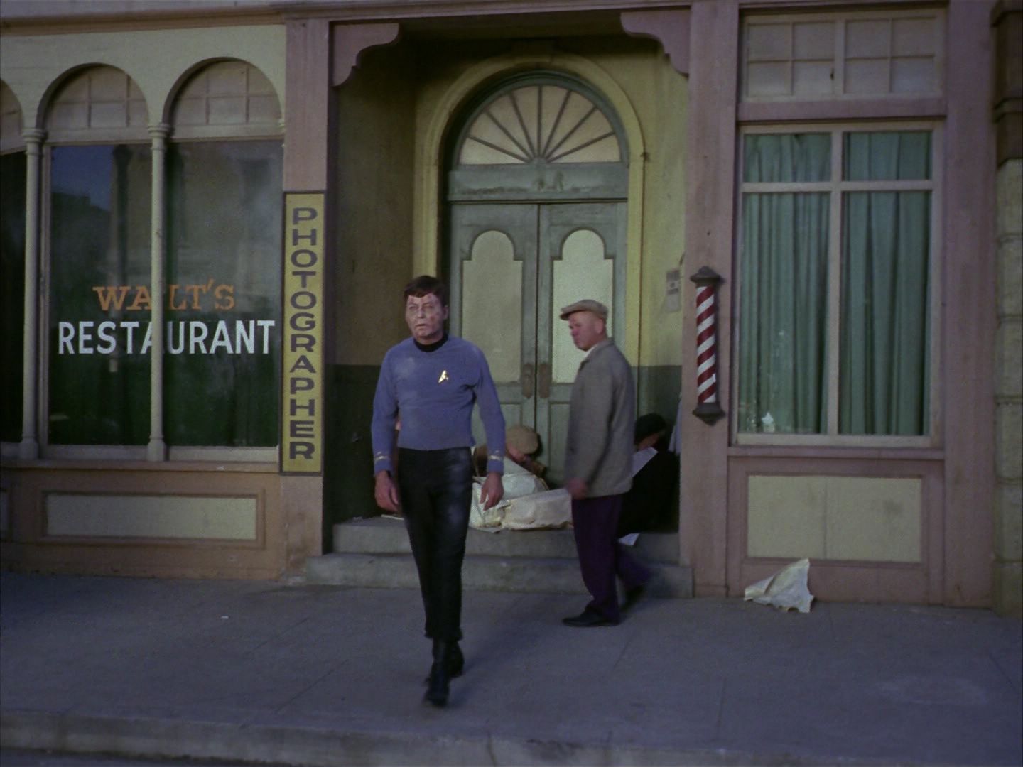 ariane179254_StarTrek_1x28_TheCityOnTheEdgeOfForever_2561.jpg