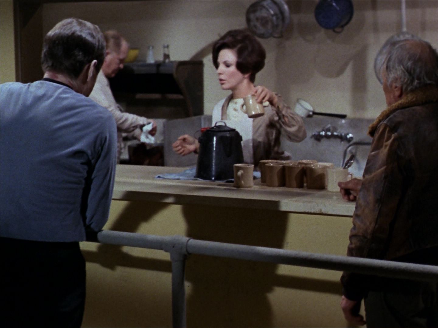 ariane179254_StarTrek_1x28_TheCityOnTheEdgeOfForever_2581.jpg